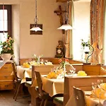 Hotel Restaurant Lindenhof 3*