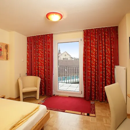 Restaurant Lindenhof מלון