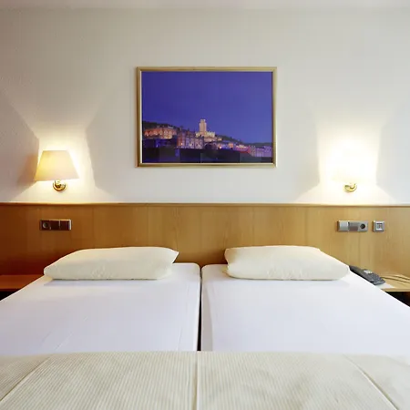 מלון Restaurant Lindenhof 3*