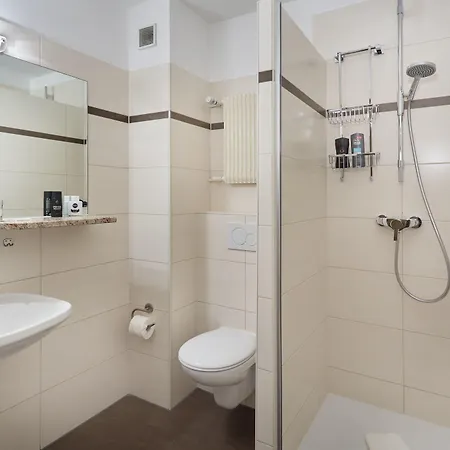 Restaurant Lindenhof מלון Bräunlingen