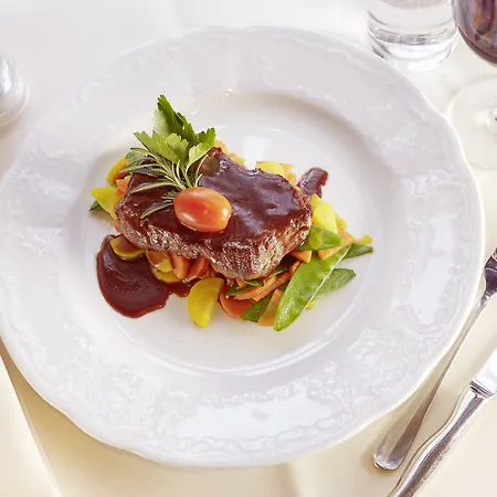 Restaurant Lindenhof מלון