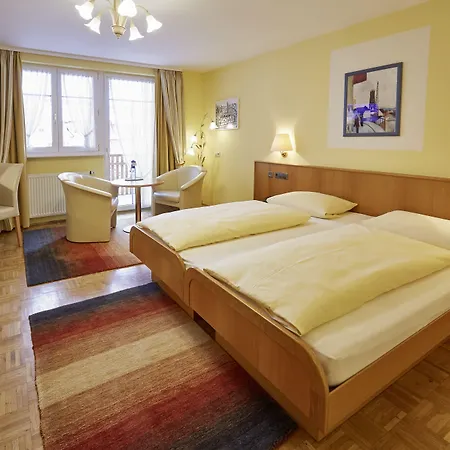 Restaurant Lindenhof מלון 3*