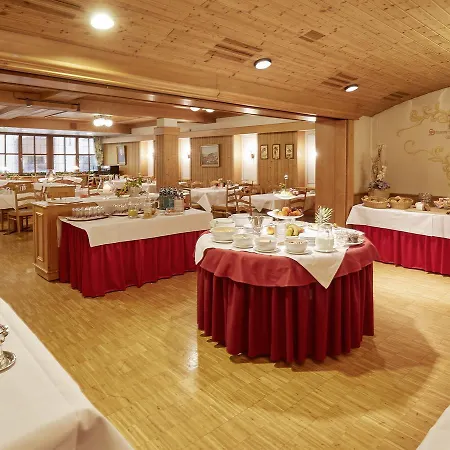 Restaurant Lindenhof מלון 3*