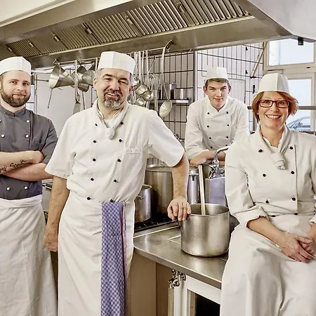 Restaurant Lindenhof מלון