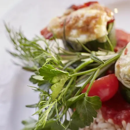 Restaurant Lindenhof מלון 3*