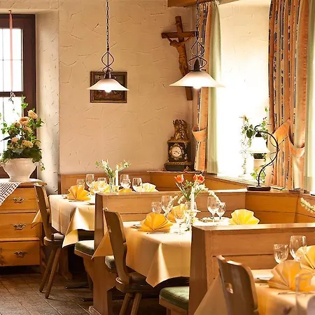 מלון Restaurant Lindenhof 3*